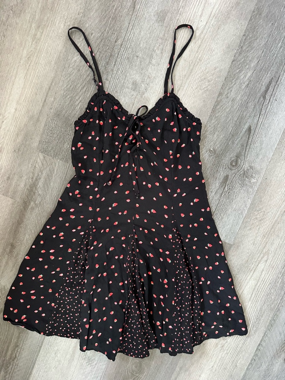 🌻 Strawberry Print Pleated Mini Dress 🌻